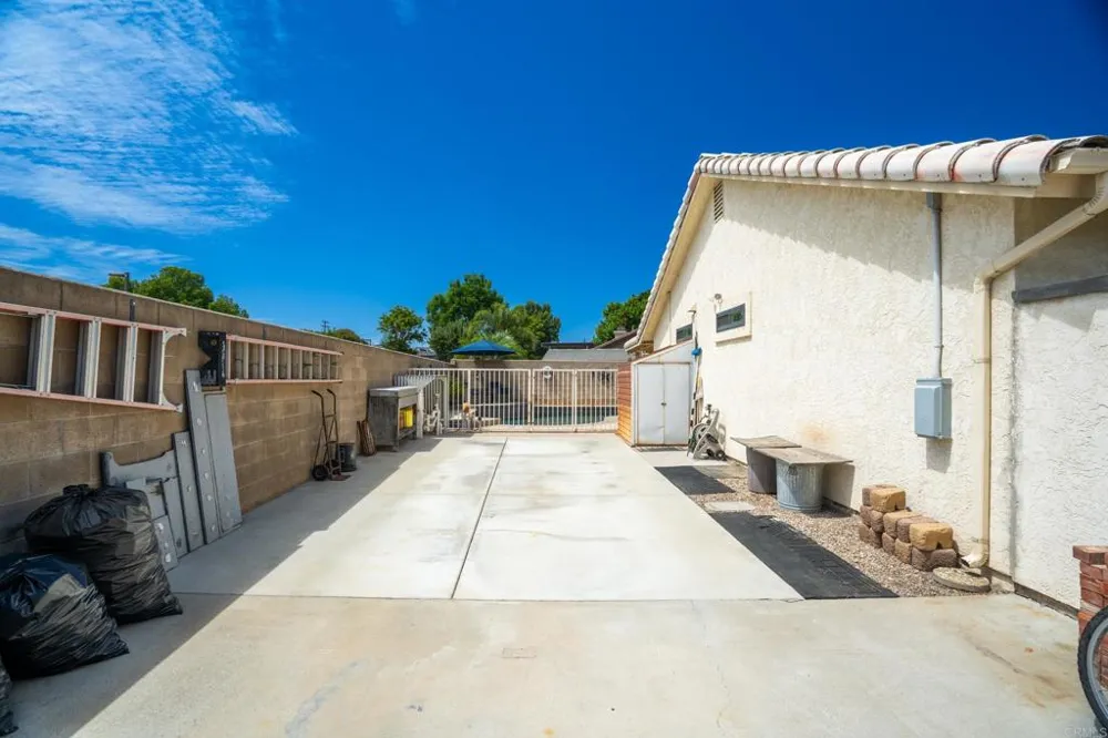 9116 Lake Valley Road El Cajon, CA 92021