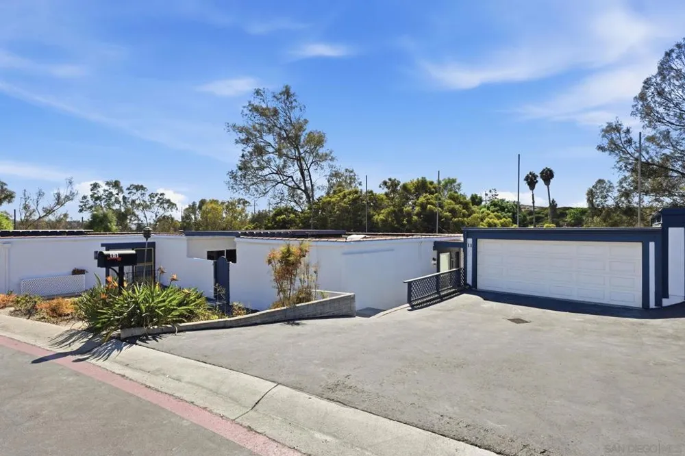 3621 Vista Campana S #11 Oceanside, CA 92057
