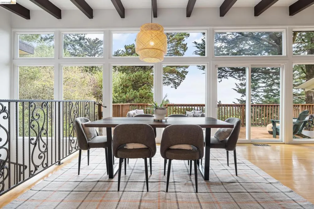 6309 Longcroft Dr Oakland, CA 94611