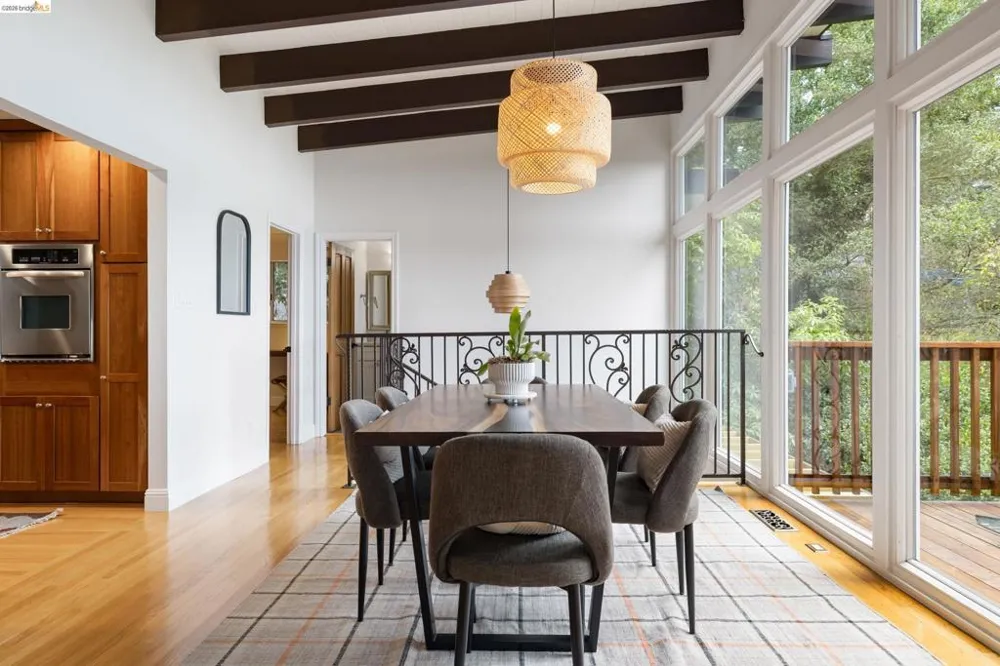 6309 Longcroft Dr Oakland, CA 94611