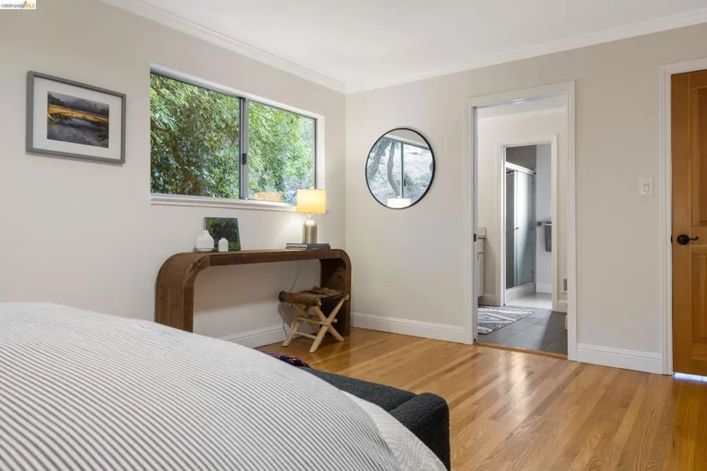 6309 Longcroft Dr Oakland, CA 94611