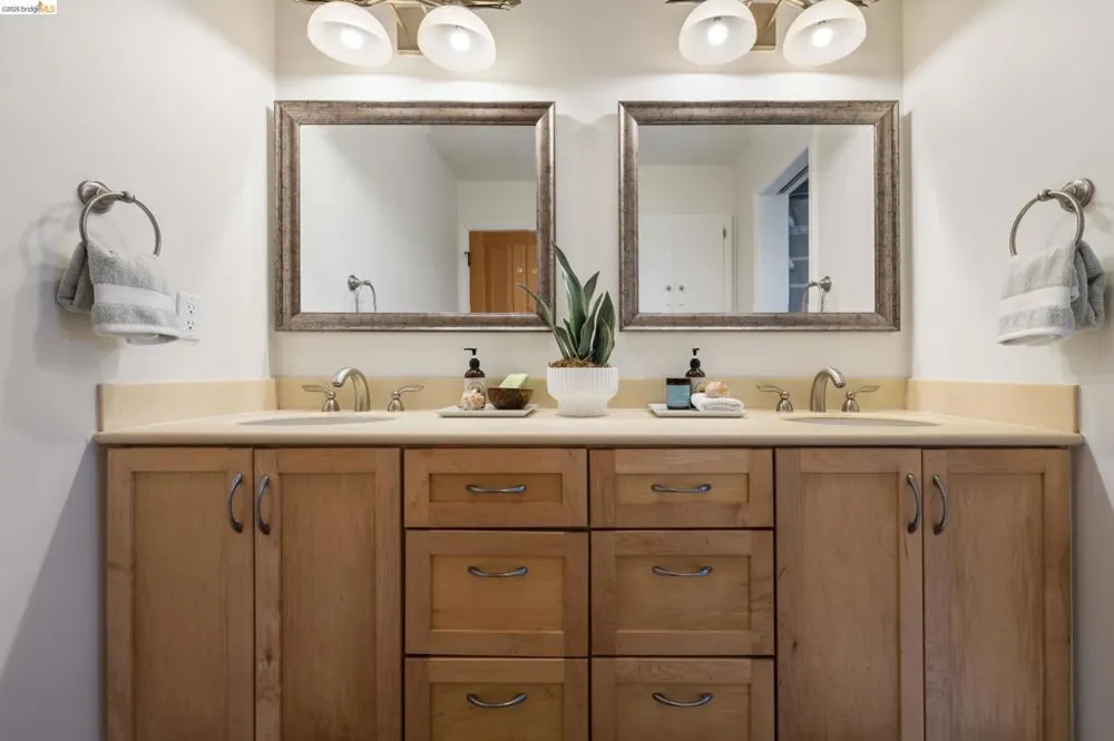 6309 Longcroft Dr Oakland, CA 94611