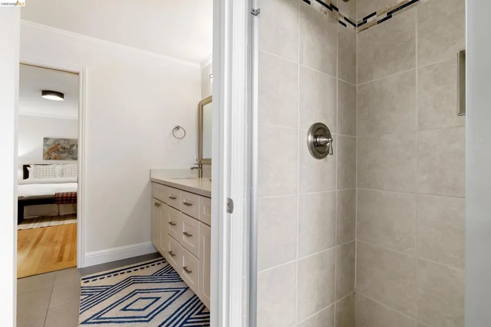 6309 Longcroft Dr Oakland, CA 94611