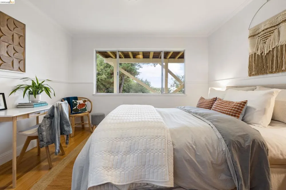 6309 Longcroft Dr Oakland, CA 94611