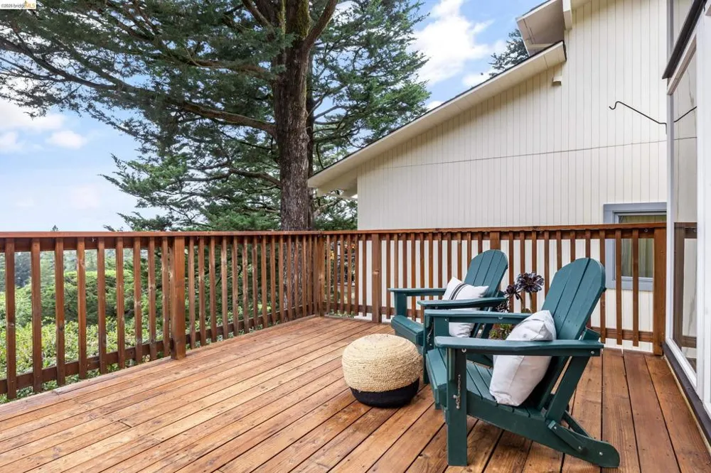 6309 Longcroft Dr Oakland, CA 94611