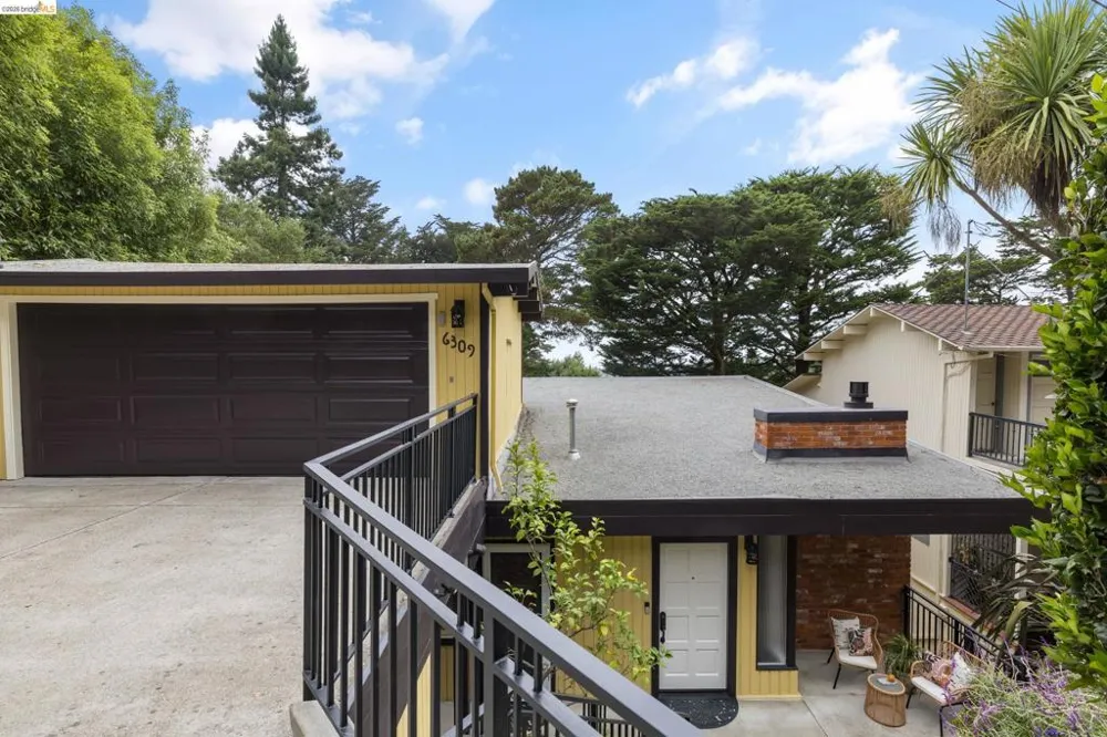 6309 Longcroft Dr Oakland, CA 94611