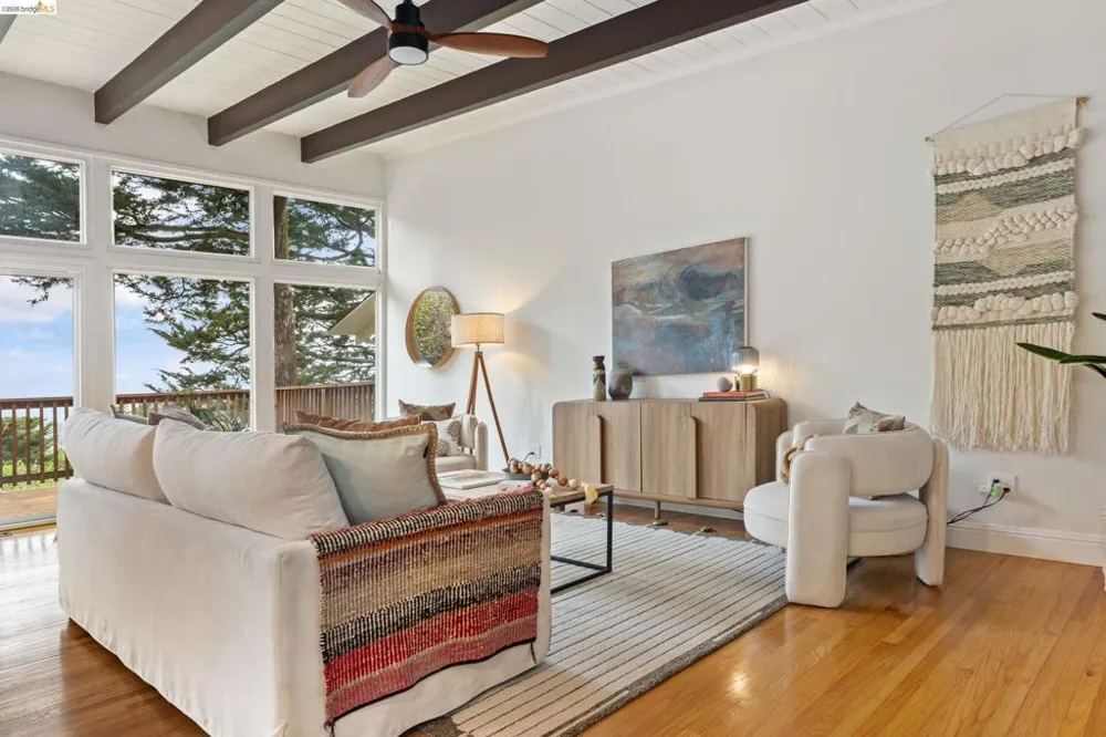 6309 Longcroft Dr Oakland, CA 94611