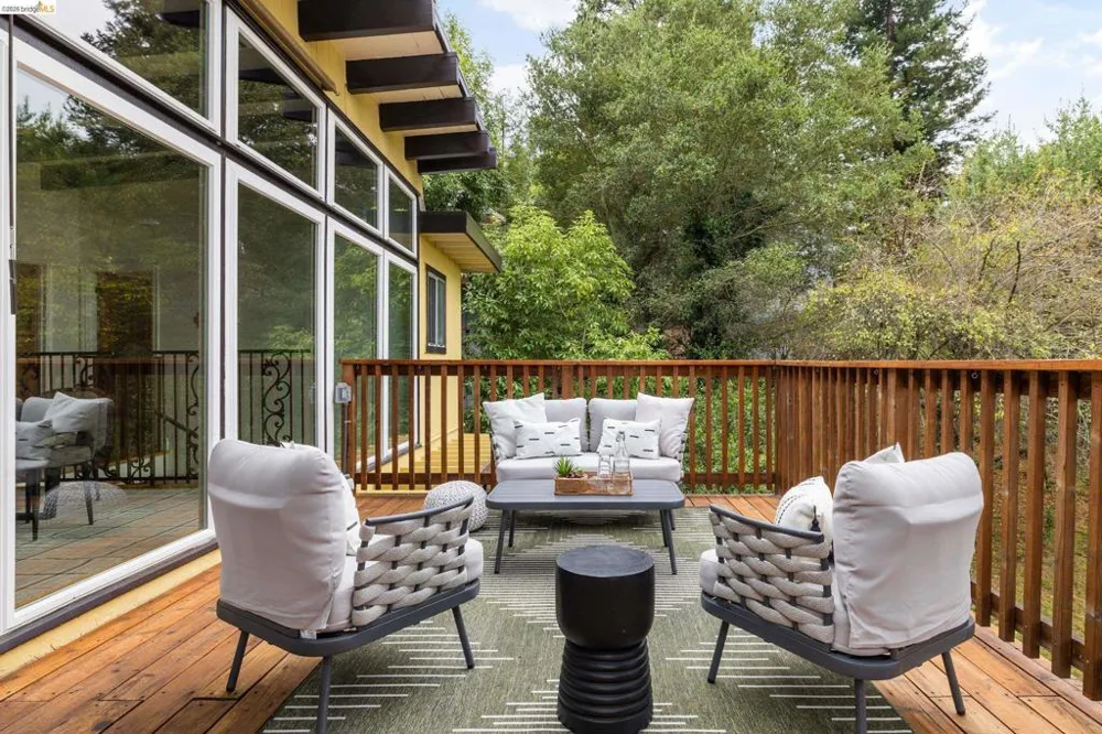 6309 Longcroft Dr Oakland, CA 94611