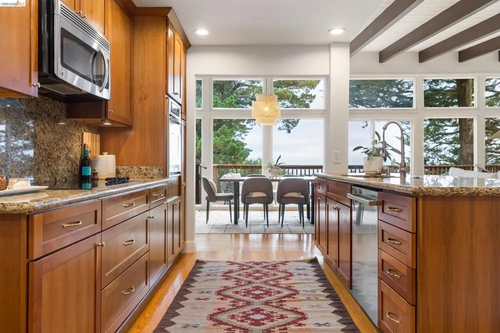 6309 Longcroft Dr Oakland, CA 94611