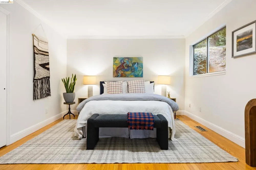 6309 Longcroft Dr Oakland, CA 94611