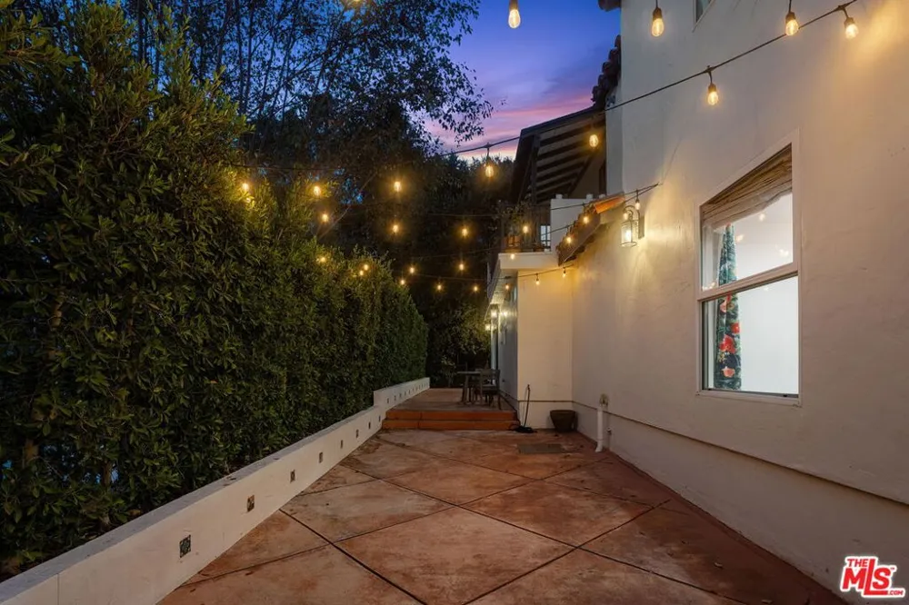3447 Primera Avenue Los Angeles, CA 90068