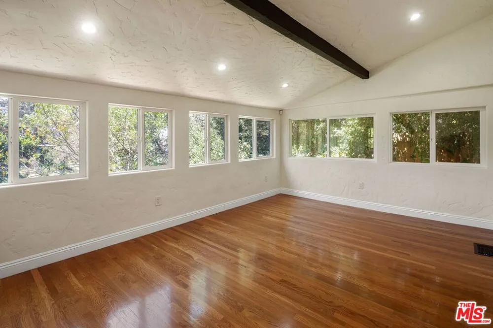 3447 Primera Avenue Los Angeles, CA 90068