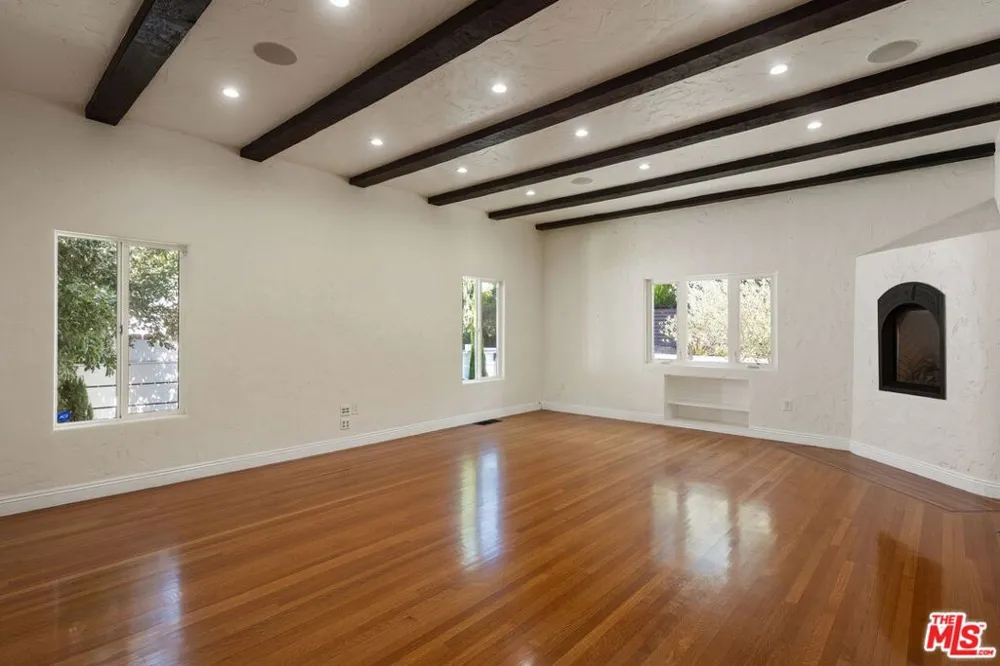 3447 Primera Avenue Los Angeles, CA 90068