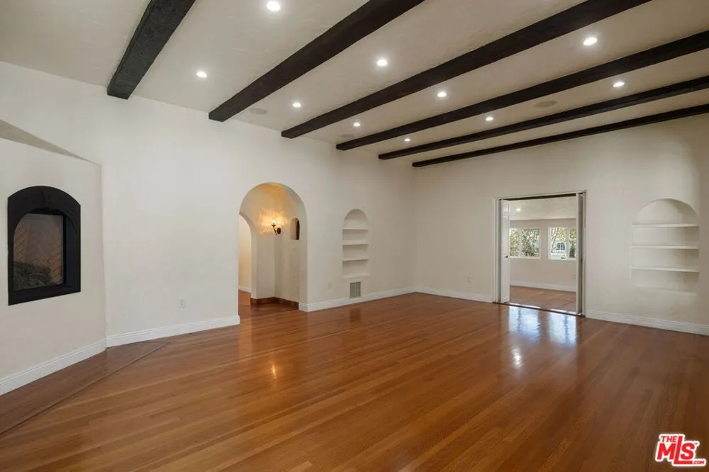 3447 Primera Avenue Los Angeles, CA 90068