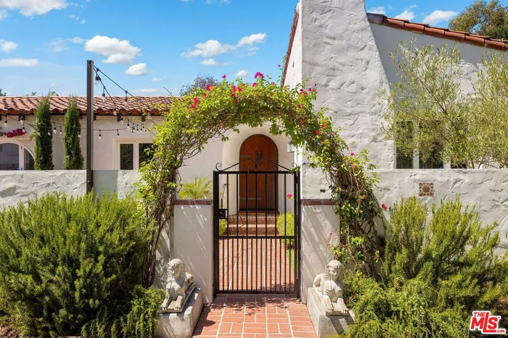 3447 Primera Avenue Los Angeles, CA 90068