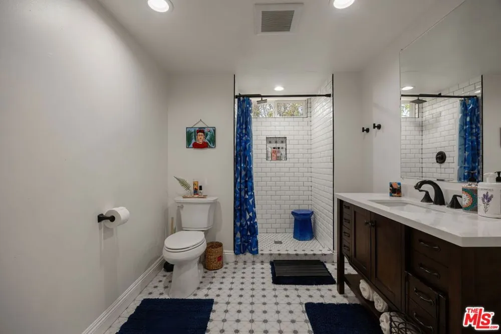3447 Primera Avenue Los Angeles, CA 90068