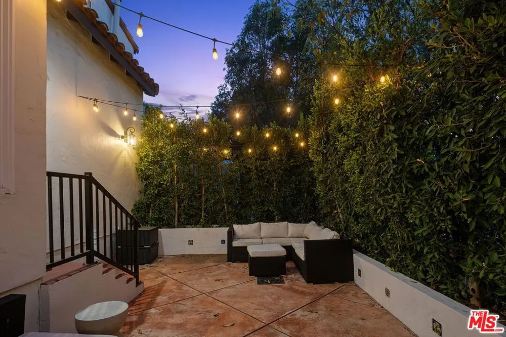 3447 Primera Avenue Los Angeles, CA 90068