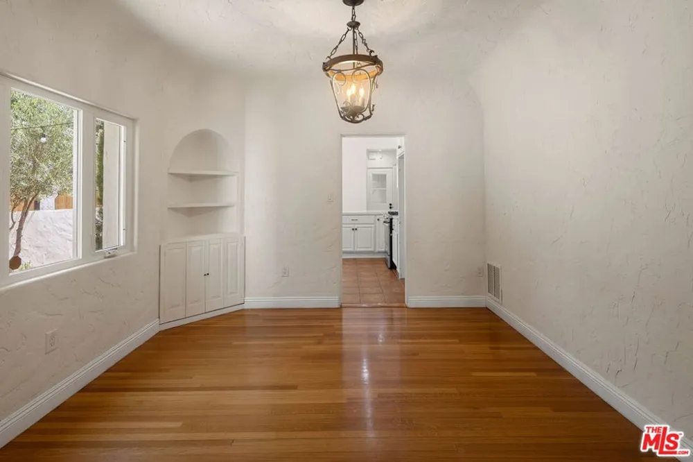 3447 Primera Avenue Los Angeles, CA 90068