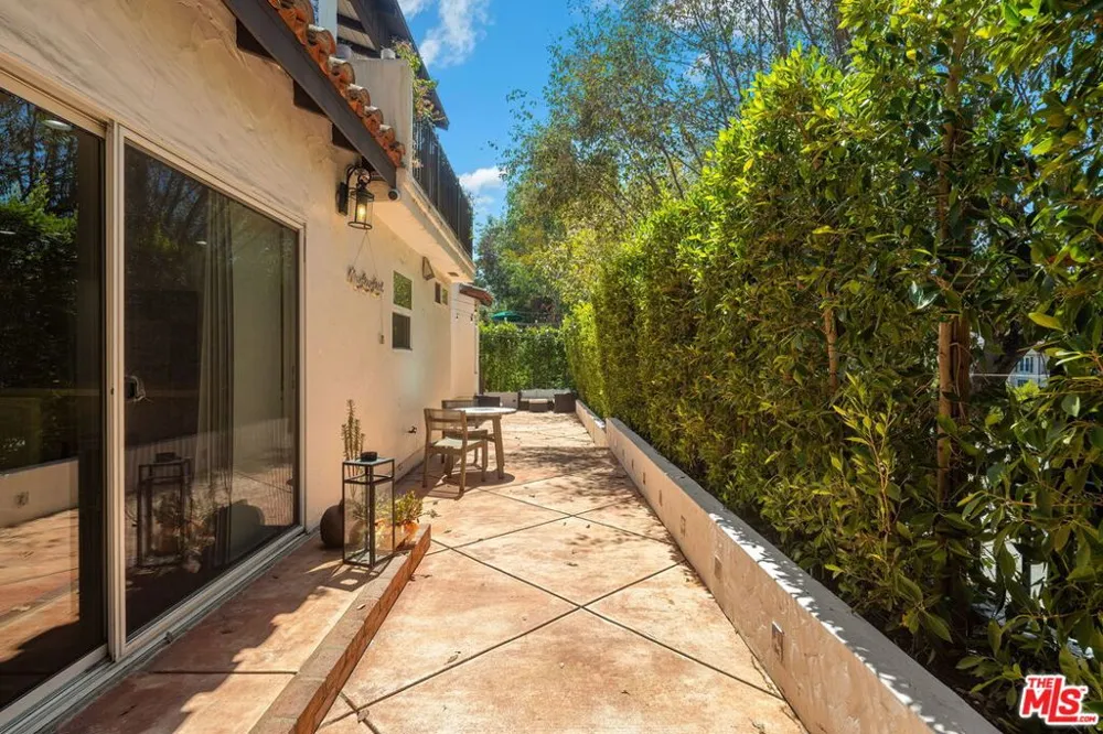 3447 Primera Avenue Los Angeles, CA 90068