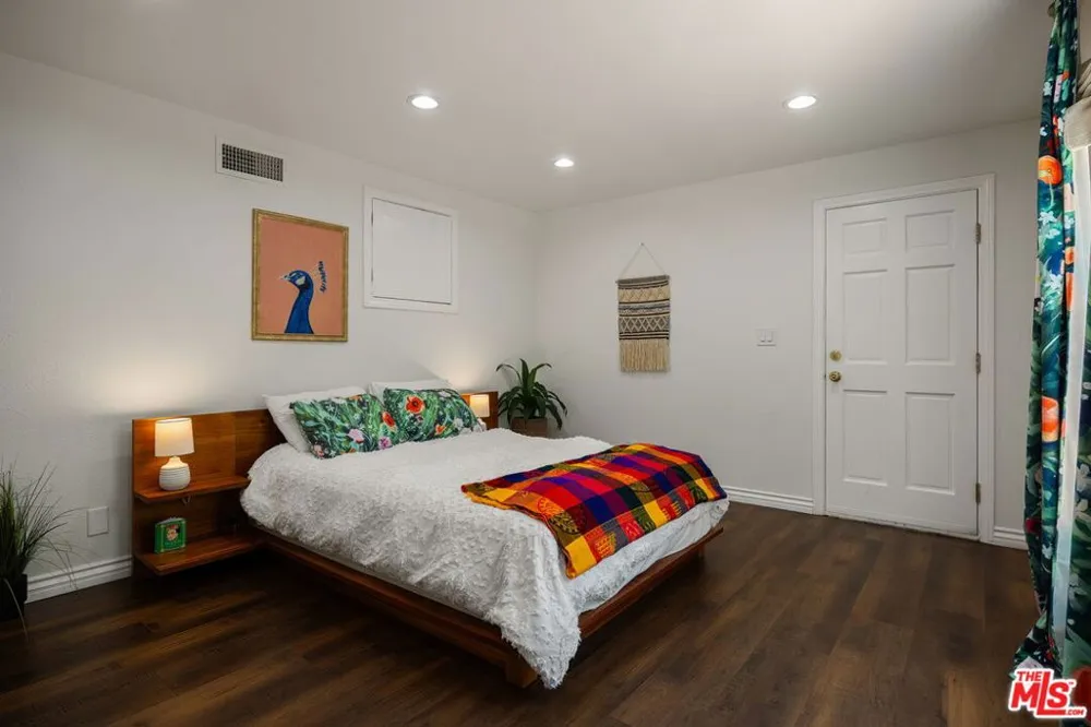 3447 Primera Avenue Los Angeles, CA 90068