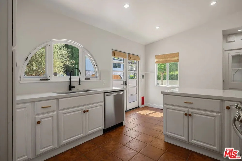 3447 Primera Avenue Los Angeles, CA 90068