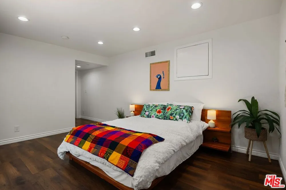 3447 Primera Avenue Los Angeles, CA 90068
