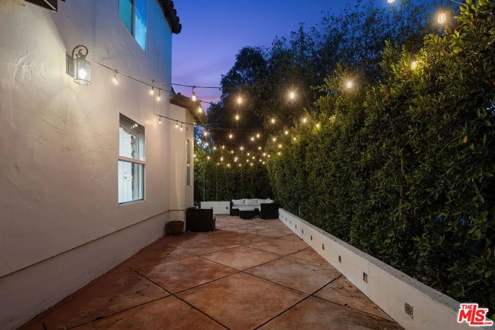 3447 Primera Avenue Los Angeles, CA 90068