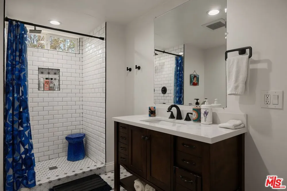 3447 Primera Avenue Los Angeles, CA 90068