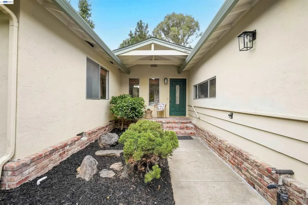 3404 Saddle Dr Hayward, CA 94541
