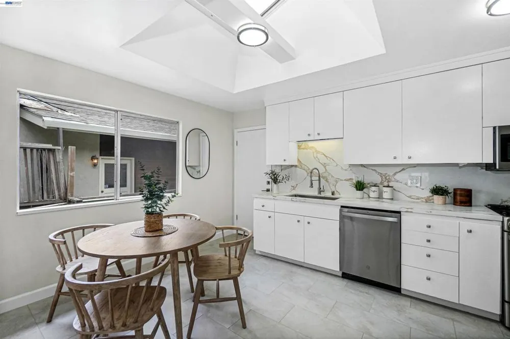 3404 Saddle Dr Hayward, CA 94541