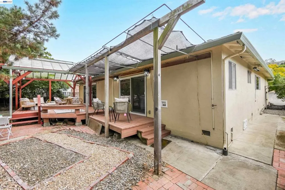 3404 Saddle Dr Hayward, CA 94541