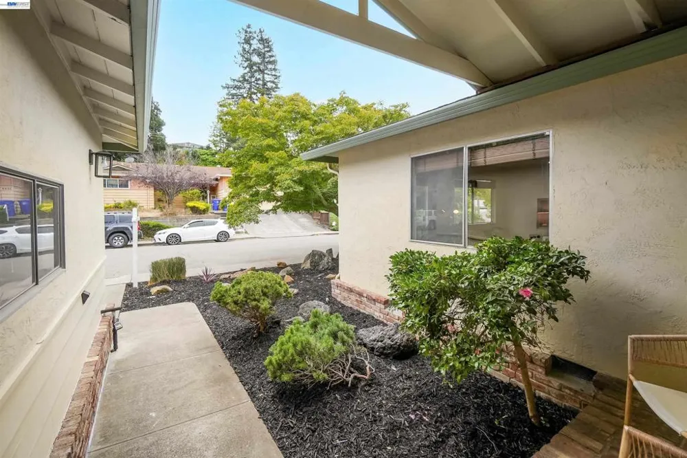 3404 Saddle Dr Hayward, CA 94541