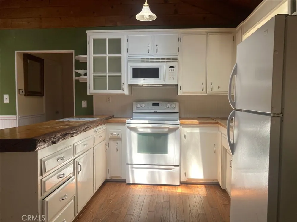 143 Western Cedar Glen, CA 92321
