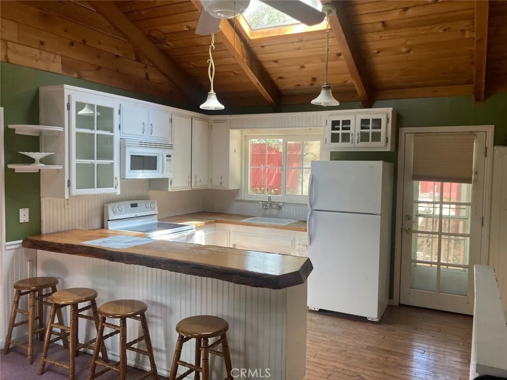 143 Western Cedar Glen, CA 92321