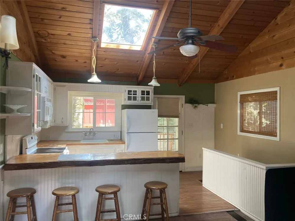 143 Western Cedar Glen, CA 92321