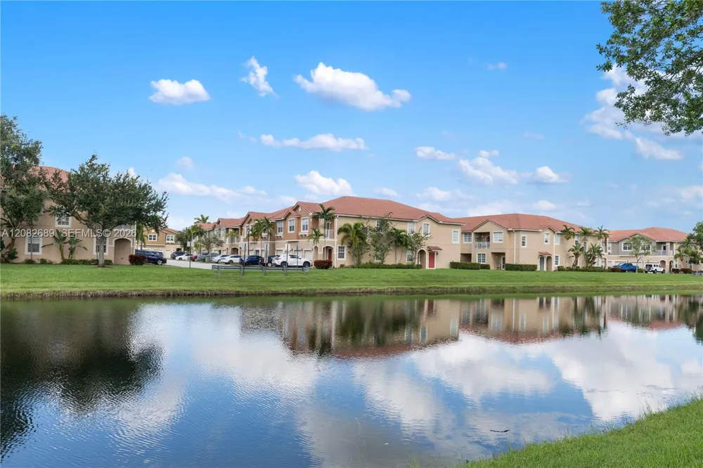 5741 Isles Cir Tamarac, FL 33321