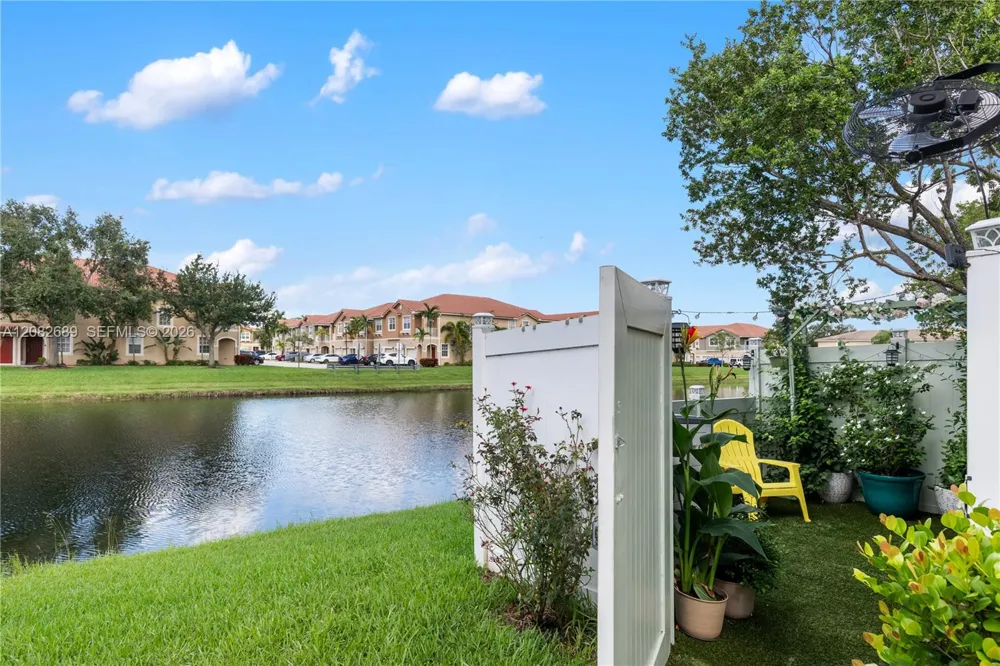 5741 Isles Cir Tamarac, FL 33321