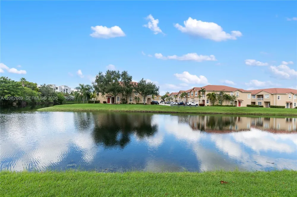 5741 Isles Cir Tamarac, FL 33321