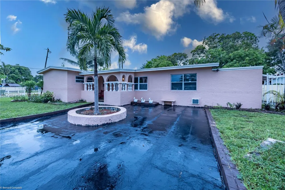 918 NW 13th Ct Fort Lauderdale, FL 33311