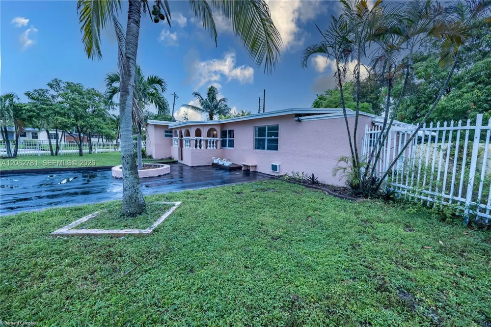918 NW 13th Ct Fort Lauderdale, FL 33311