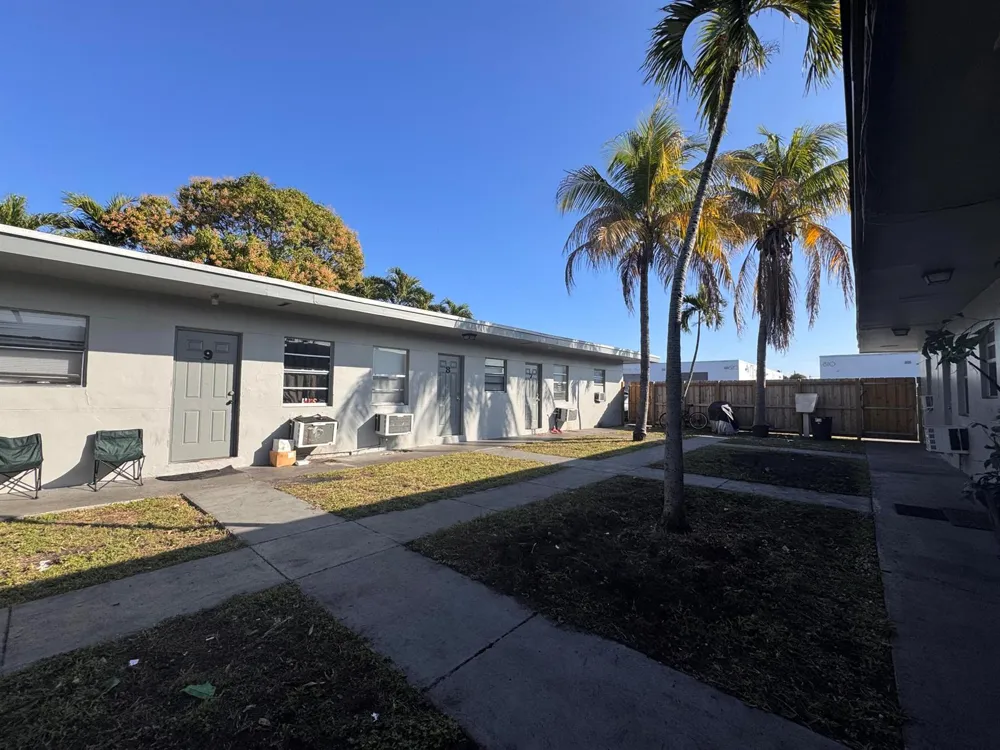 825 NW 10TH TERRACE #13 Fort Lauderdale, FL 33311