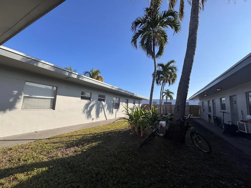 825 NW 10TH TERRACE #13 Fort Lauderdale, FL 33311