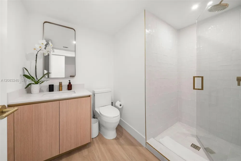 90 NE 32nd street #801 Miami, FL 33137