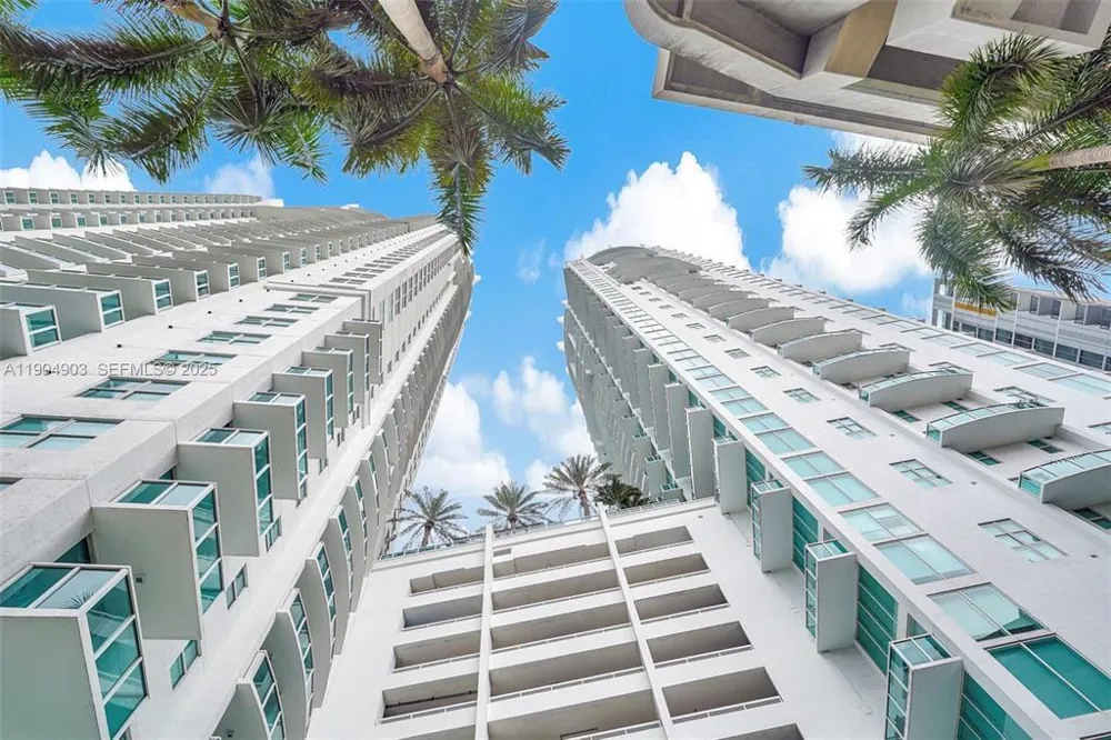 41 SE 5th Street ##417 Miami, FL 33131