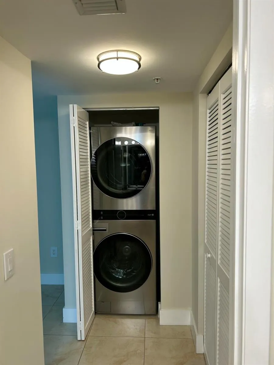 41 SE 5th Street ##417 Miami, FL 33131