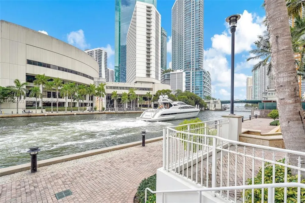 41 SE 5th Street ##417 Miami, FL 33131