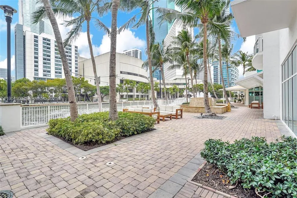 41 SE 5th Street ##417 Miami, FL 33131