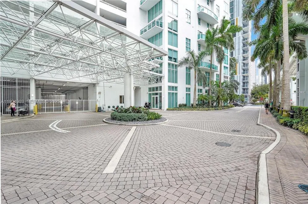 41 SE 5th Street ##417 Miami, FL 33131
