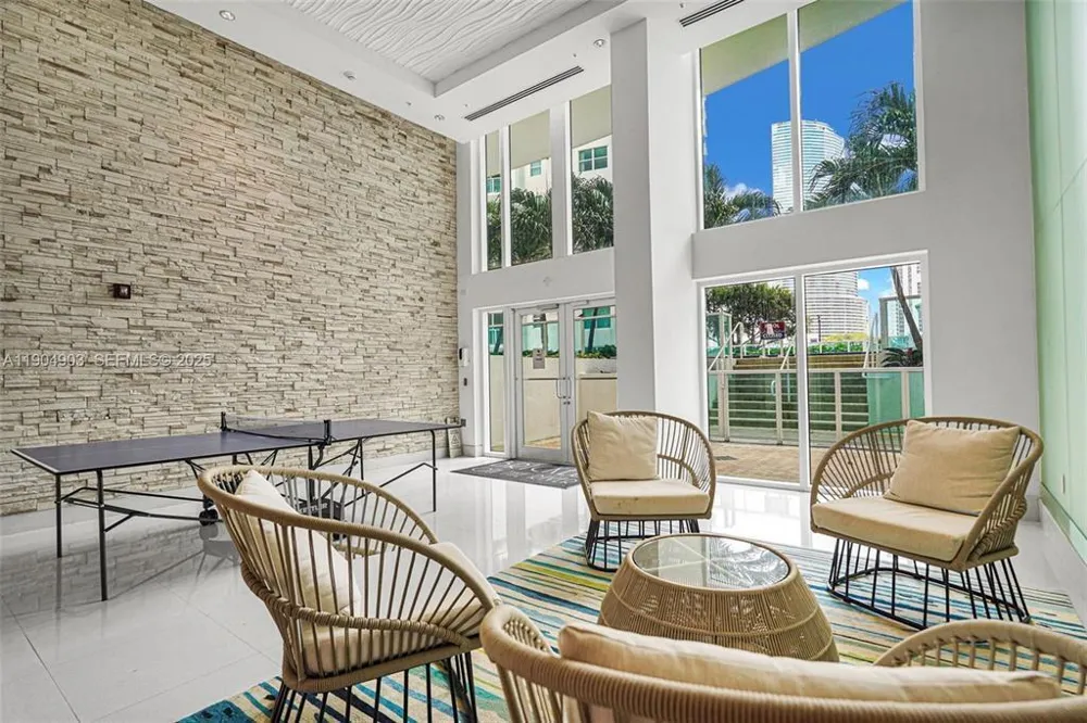 41 SE 5th Street ##417 Miami, FL 33131