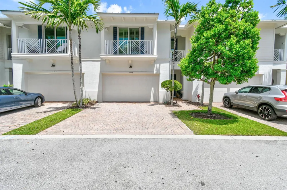7239 Oxford Court Palm Beach Gardens, FL 33418